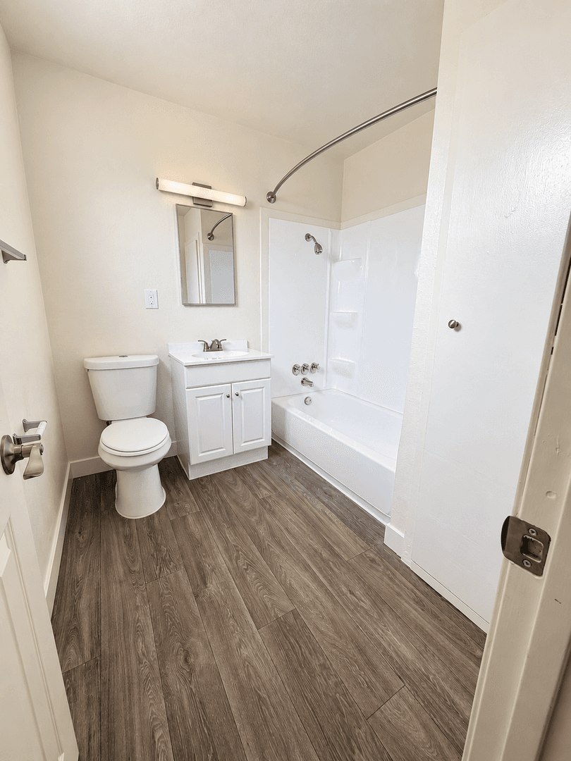 Anaheim Apartment: 145 S Westchester Dr
