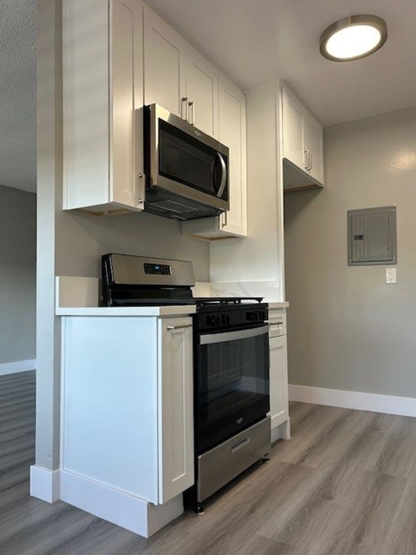 Fullerton Apartment: 1321 S Vine Ave