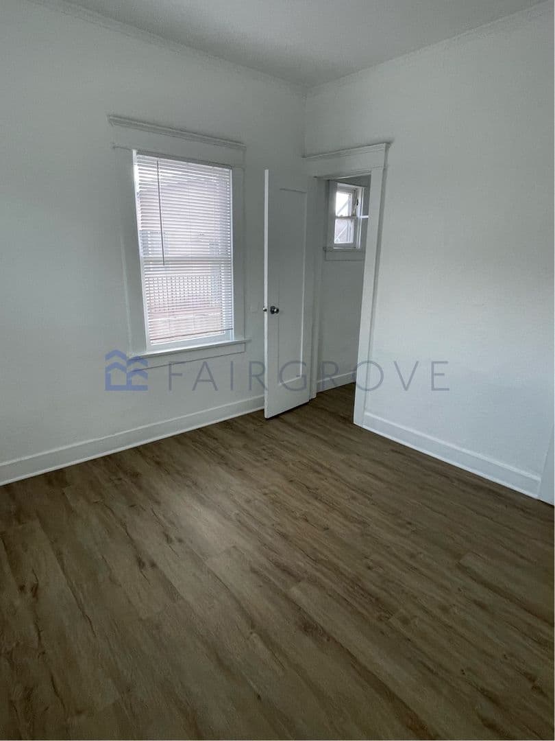 Long Beach Apartment: 920 N Washington Pl