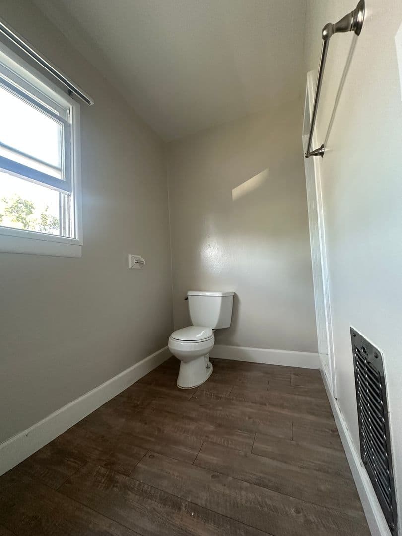 Santa Ana Apartment: 116 S  Orange Ave