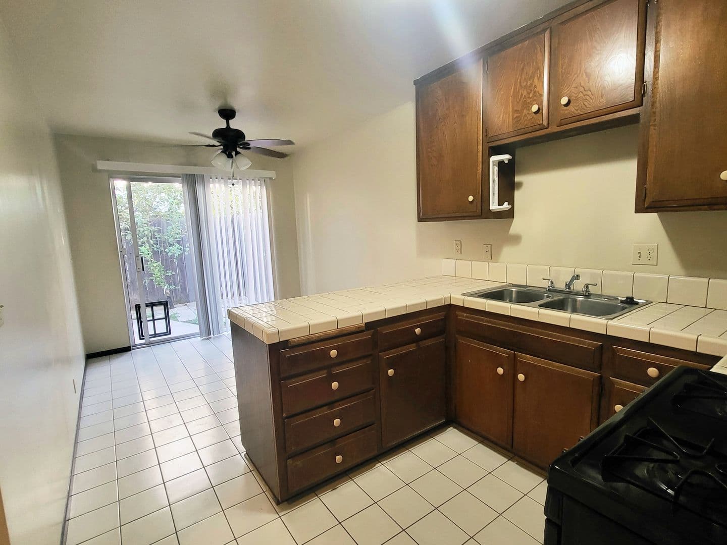 Anaheim Apartment: 1255 S Nutwood St