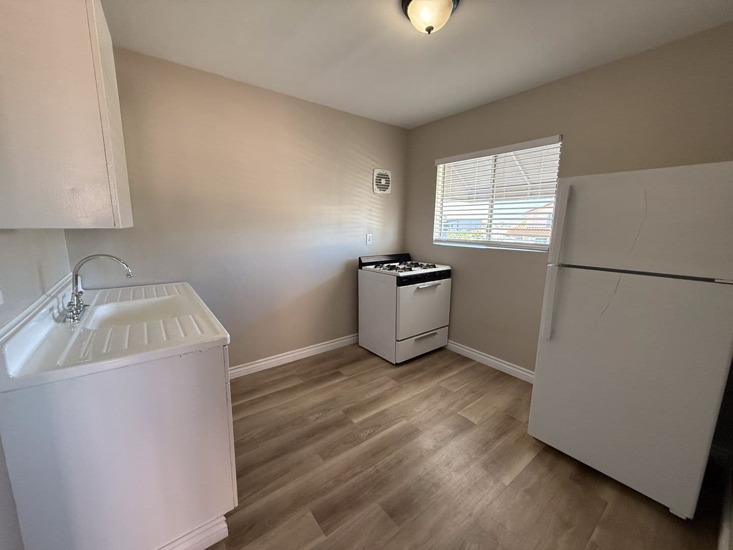 San Diego Apartment: 2715 44th St