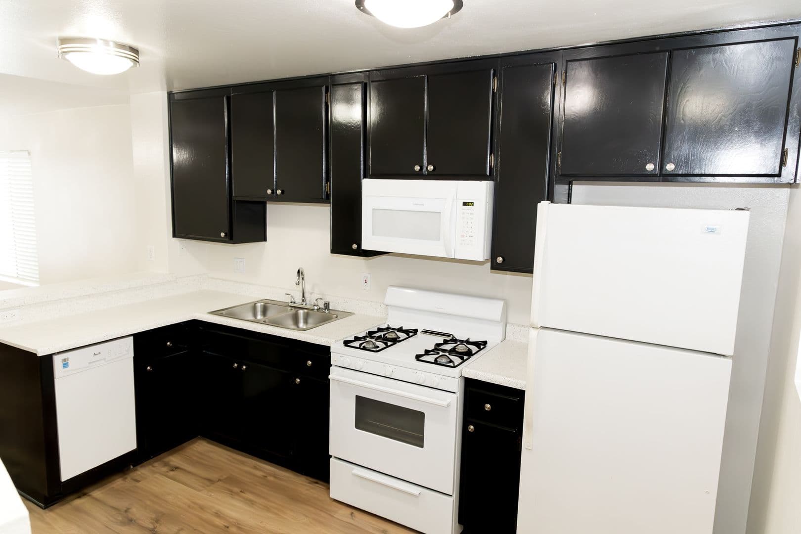 Long Beach Apartment: 3787 E 11th St