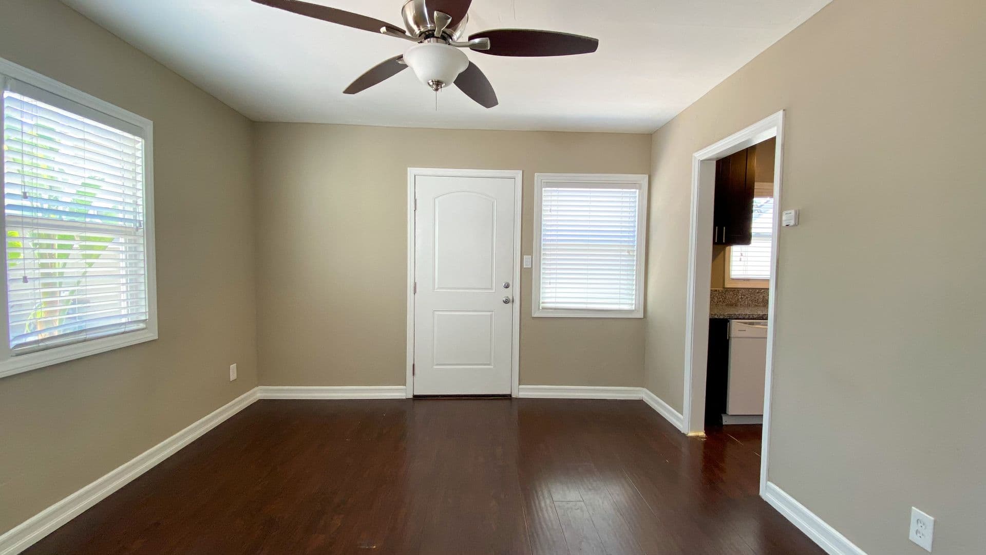 San Diego Apartment: 4154-4158 Estrella Avenue