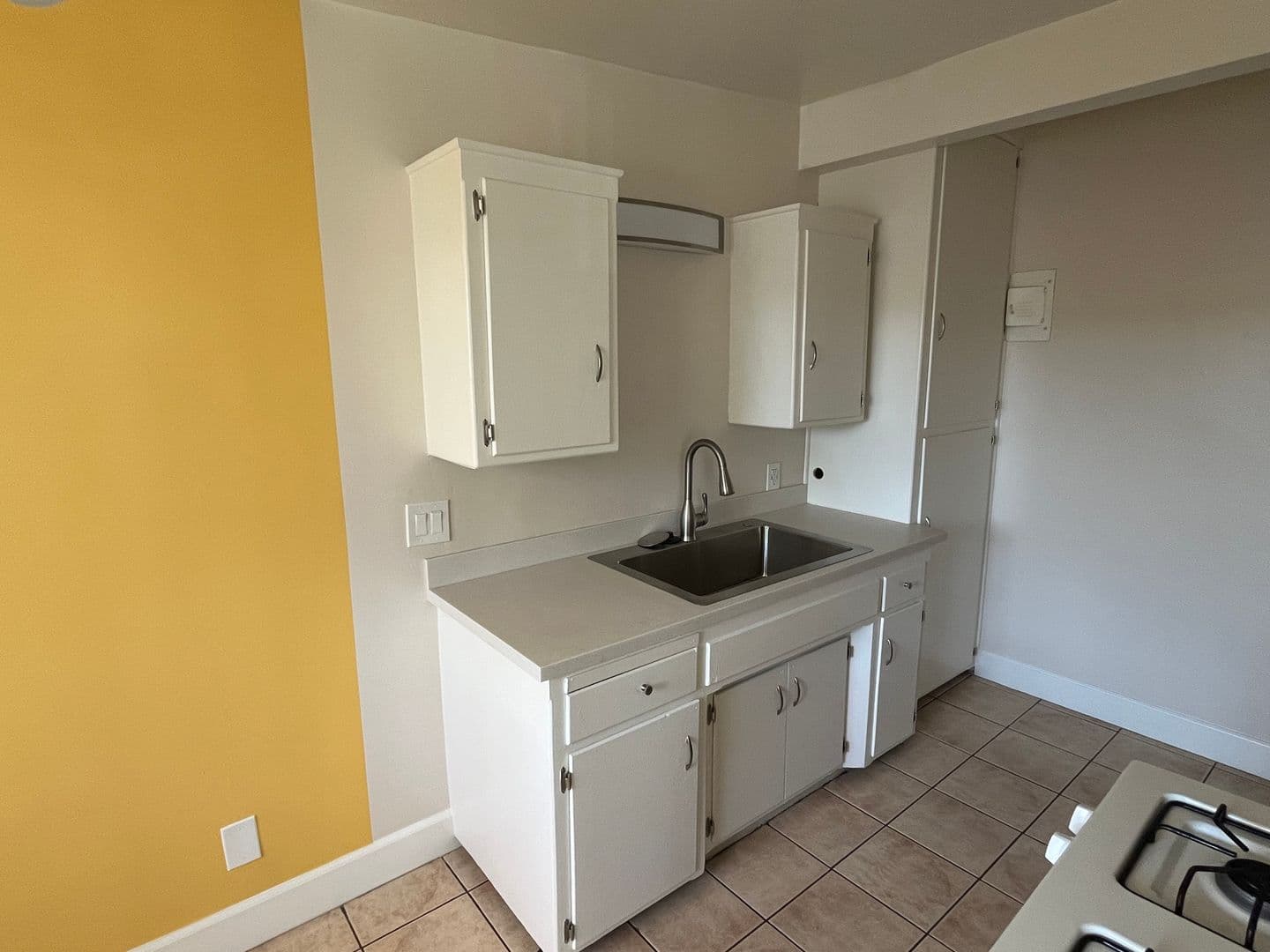 Anaheim Apartment: 119-135 S Fahrion Pl