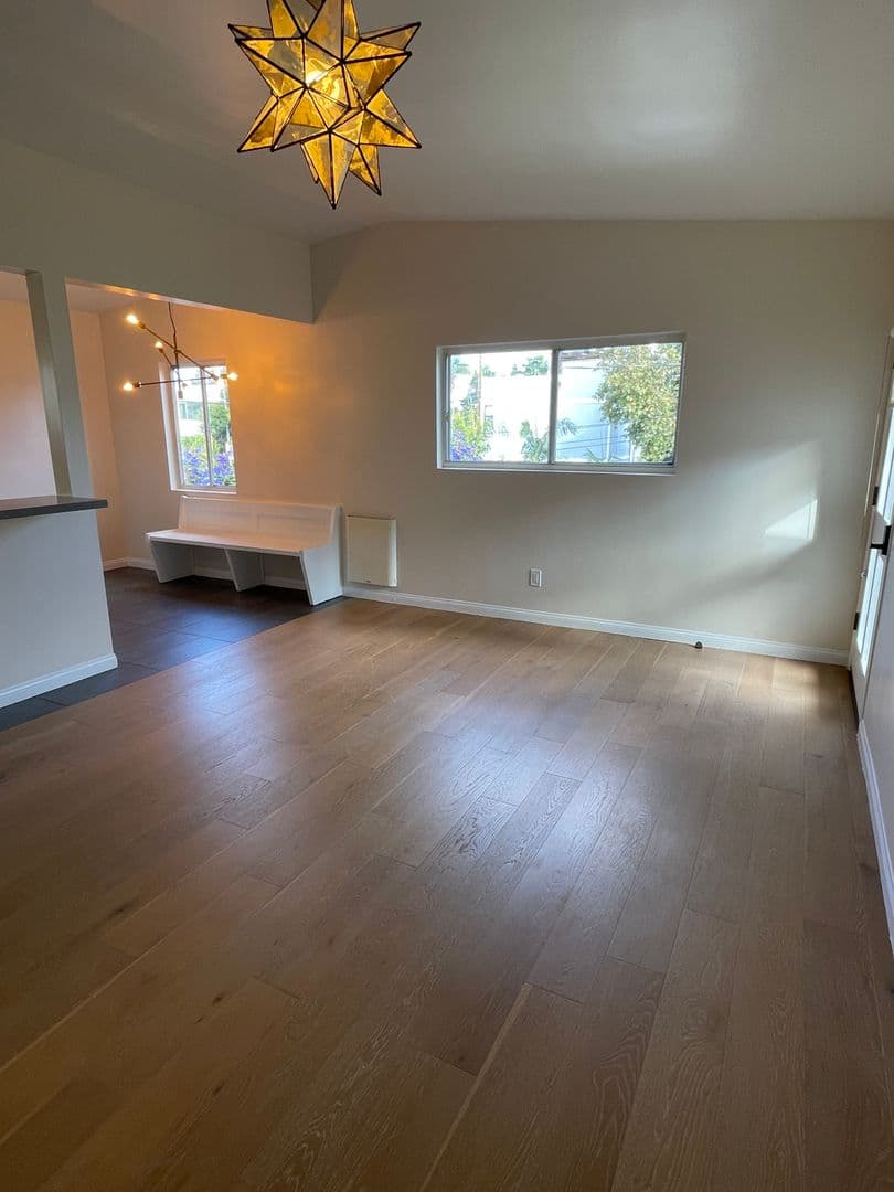 Venice Apartment: 707 - 707 1/2 6th Ave