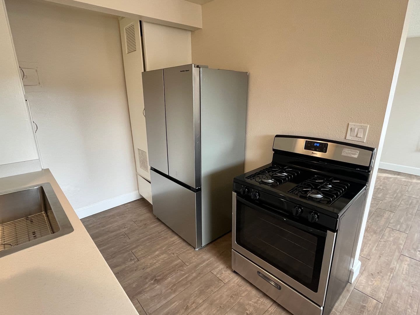 Anaheim Apartment: 119-135 S Fahrion Pl