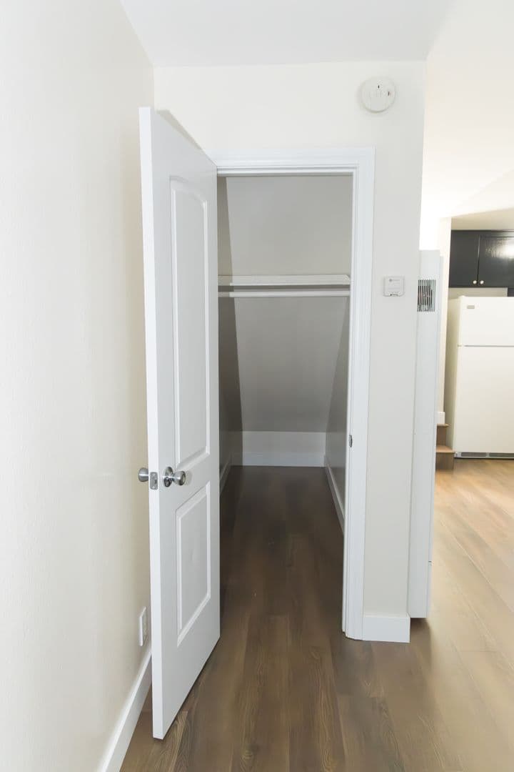 Long Beach Apartment: 3787 E 11th St