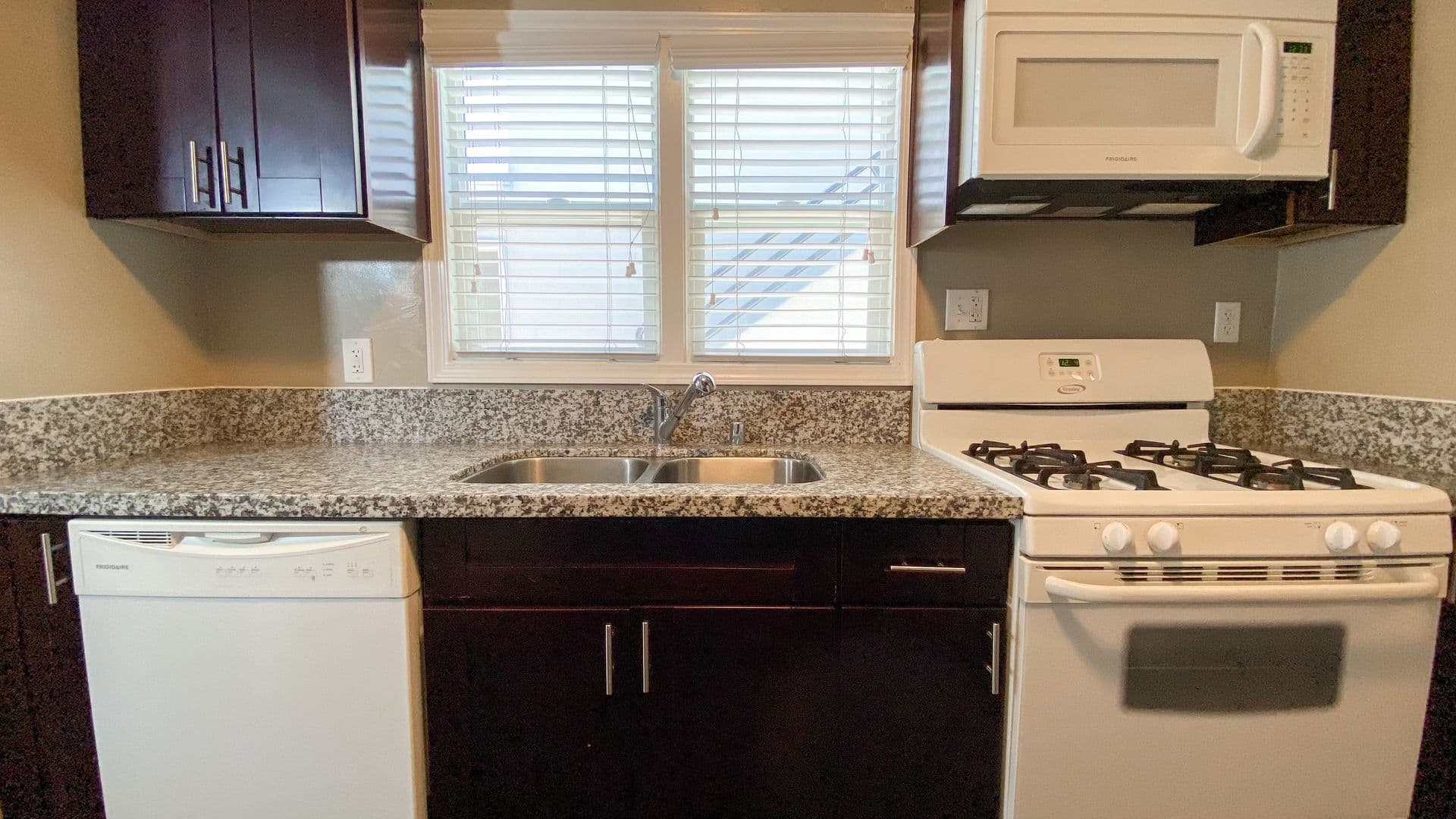 San Diego Apartment: 4154-4158 Estrella Avenue