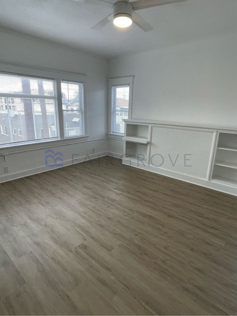 Long Beach Apartment: 920 N Washington Pl