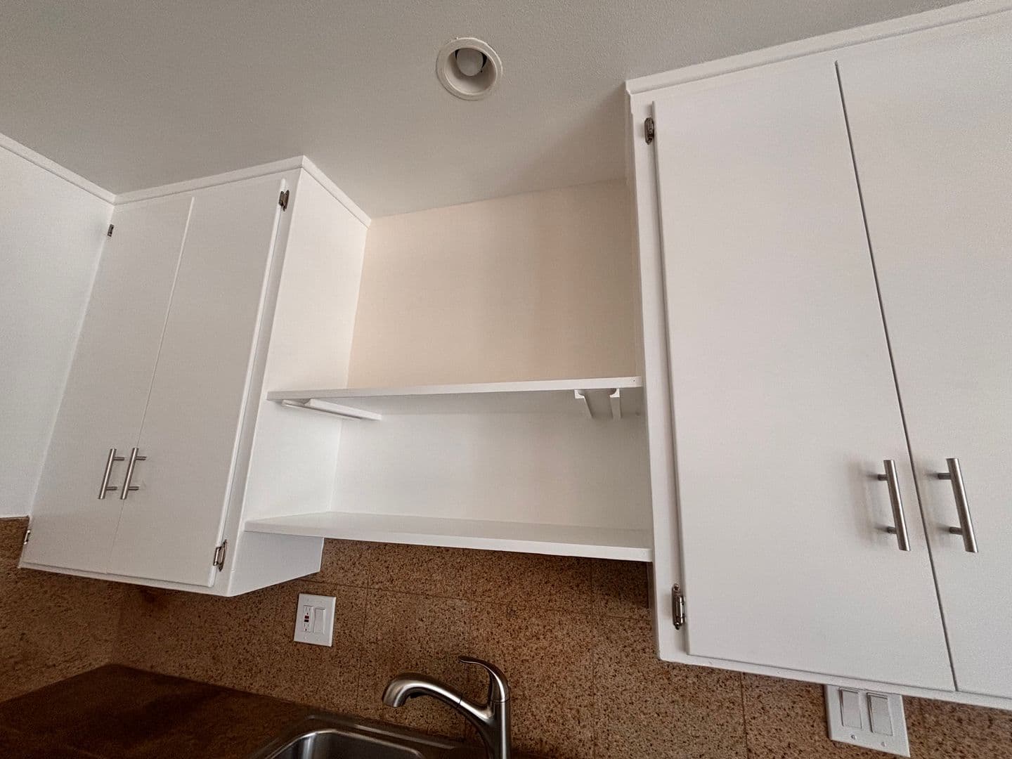 Long Beach Apartment: 1750 Redondo Ave