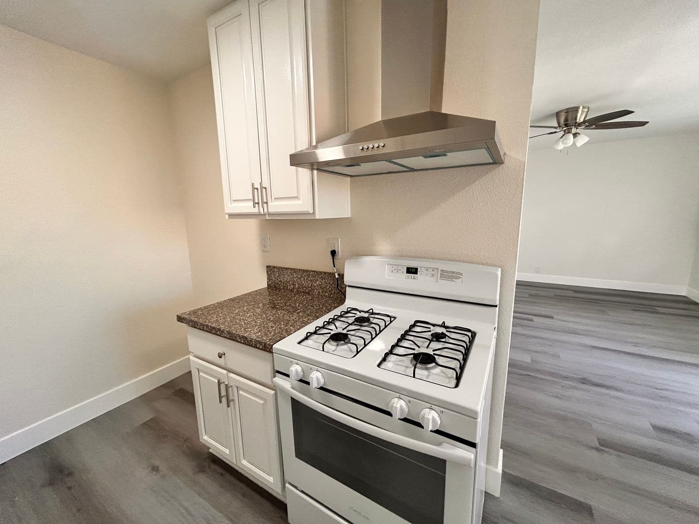 Long Beach Apartment: 1334-1336 Walnut Ave