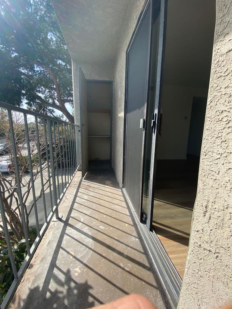 Los Angeles Apartment: 4225 Del Mar Ave