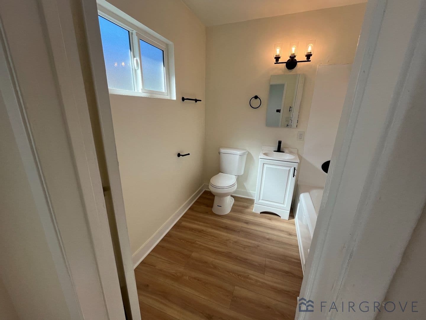 Anaheim Apartment: 937 S Roberts St