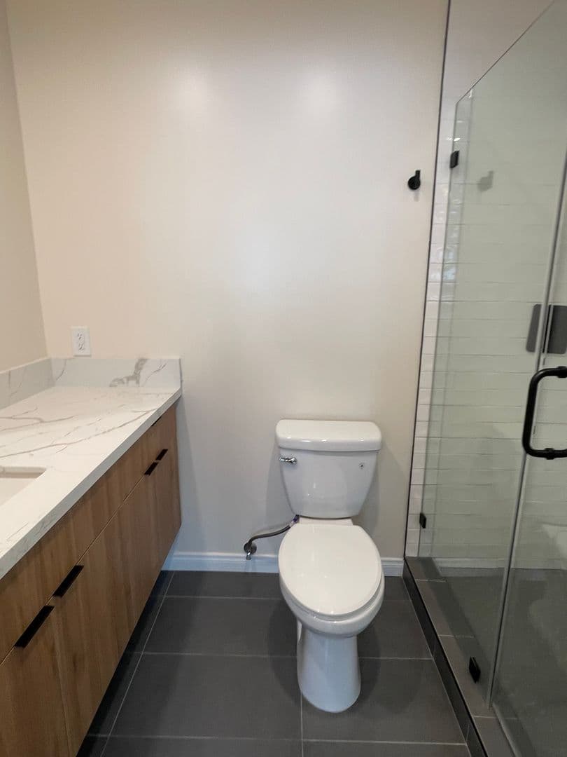 Venice Apartment: 707 - 707 1/2 6th Ave