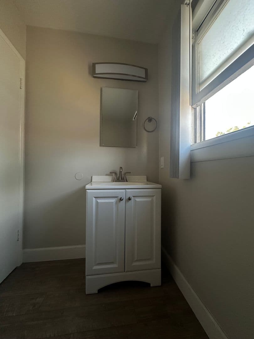 Santa Ana Apartment: 116 S  Orange Ave