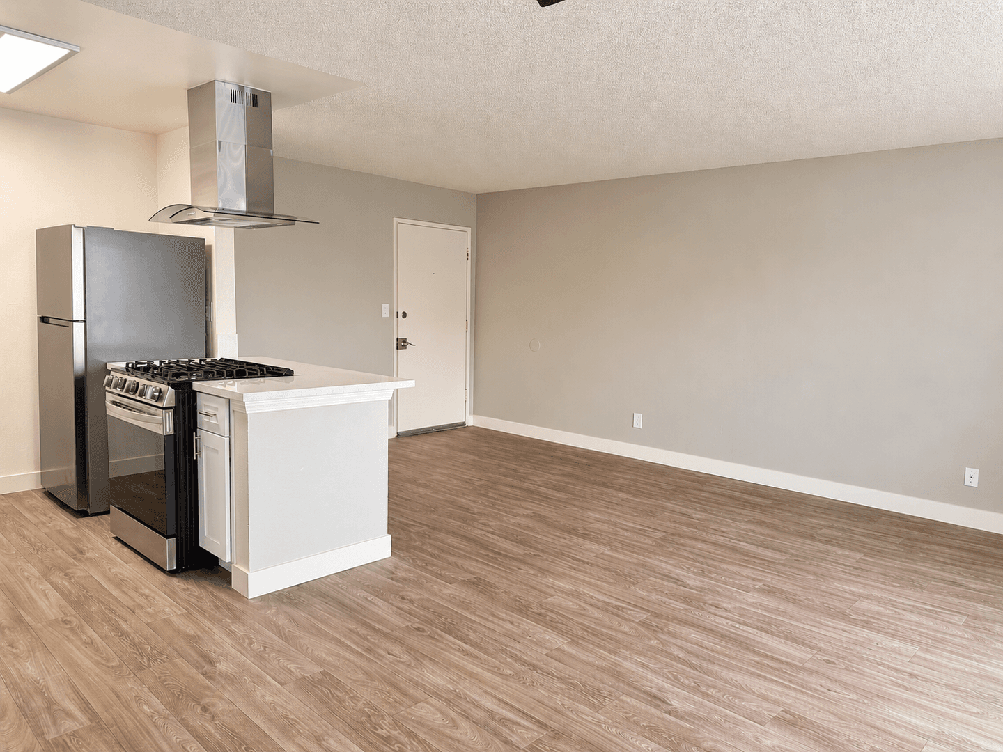 Anaheim Apartment: 145 S Westchester Dr