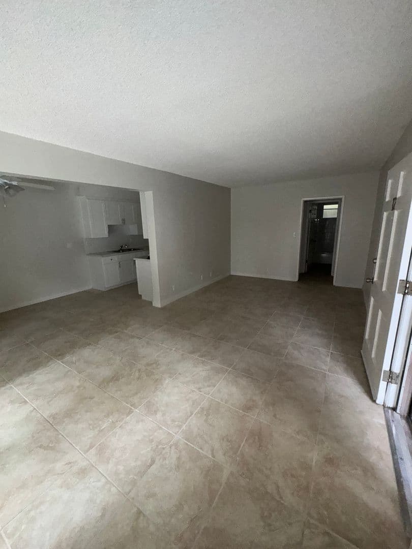 Anaheim Apartment: 205 E Clifton Ave