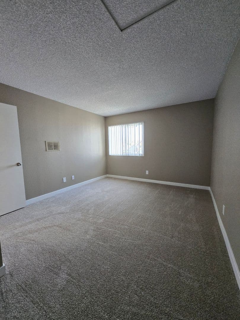 Chula Vista Apartment: 652 Moss St