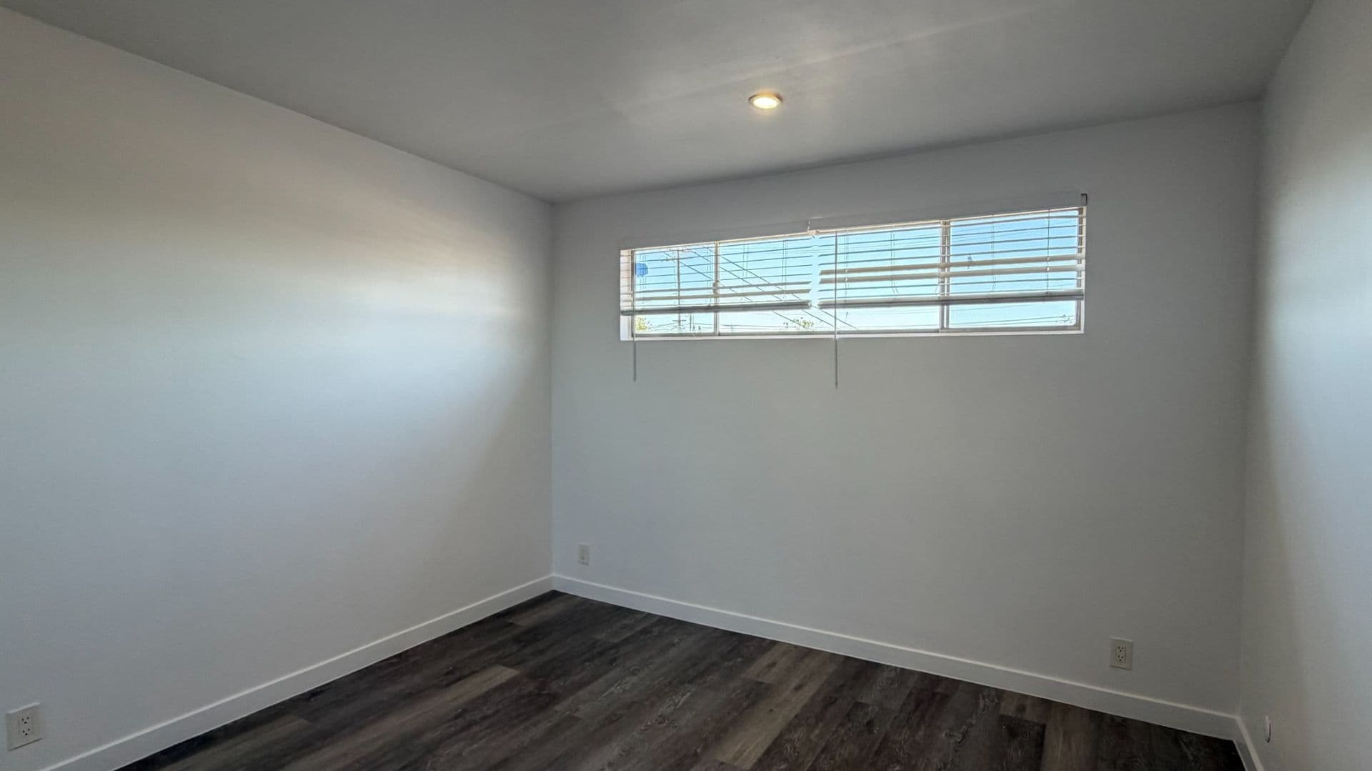 Gardena Apartment: 1481 W 179th St