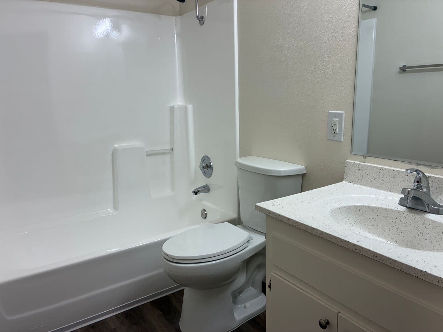 Chula Vista Apartment: 1486 Broadway Ave