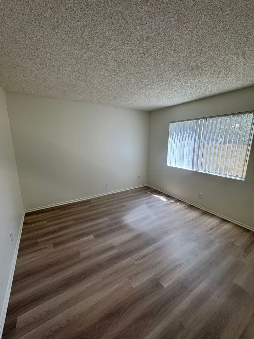 Orange Apartment: 231 W Palmyra Ave