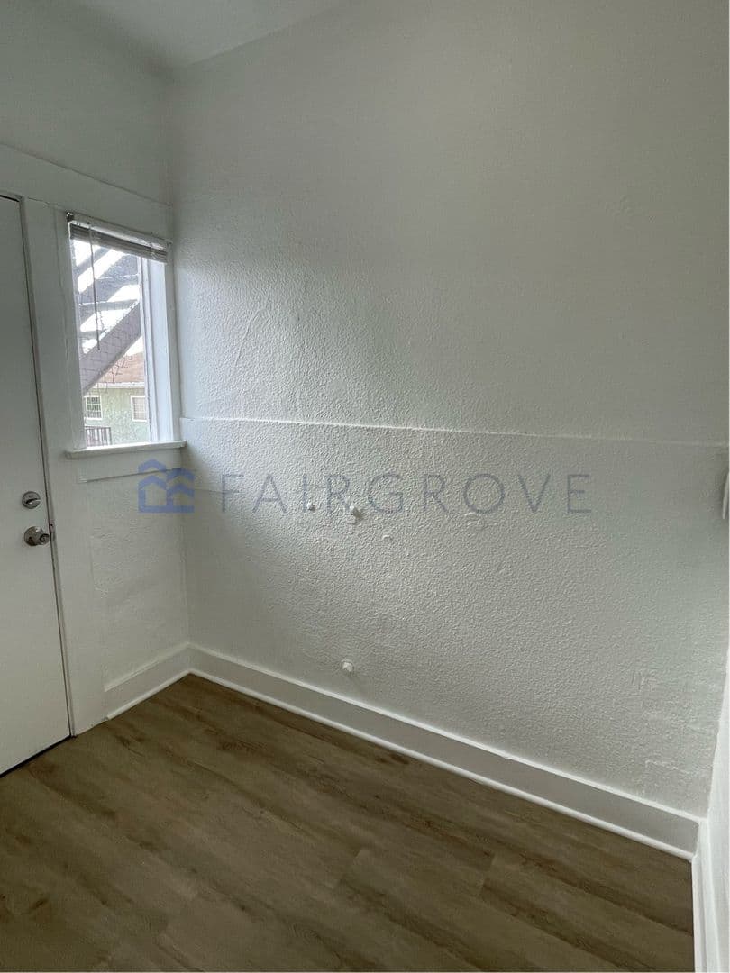 Long Beach Apartment: 920 N Washington Pl