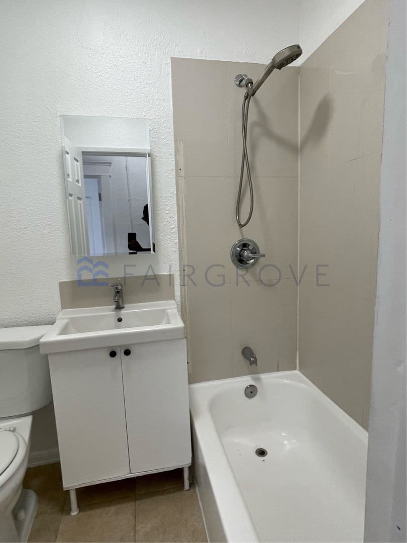 Long Beach Apartment: 920 N Washington Pl