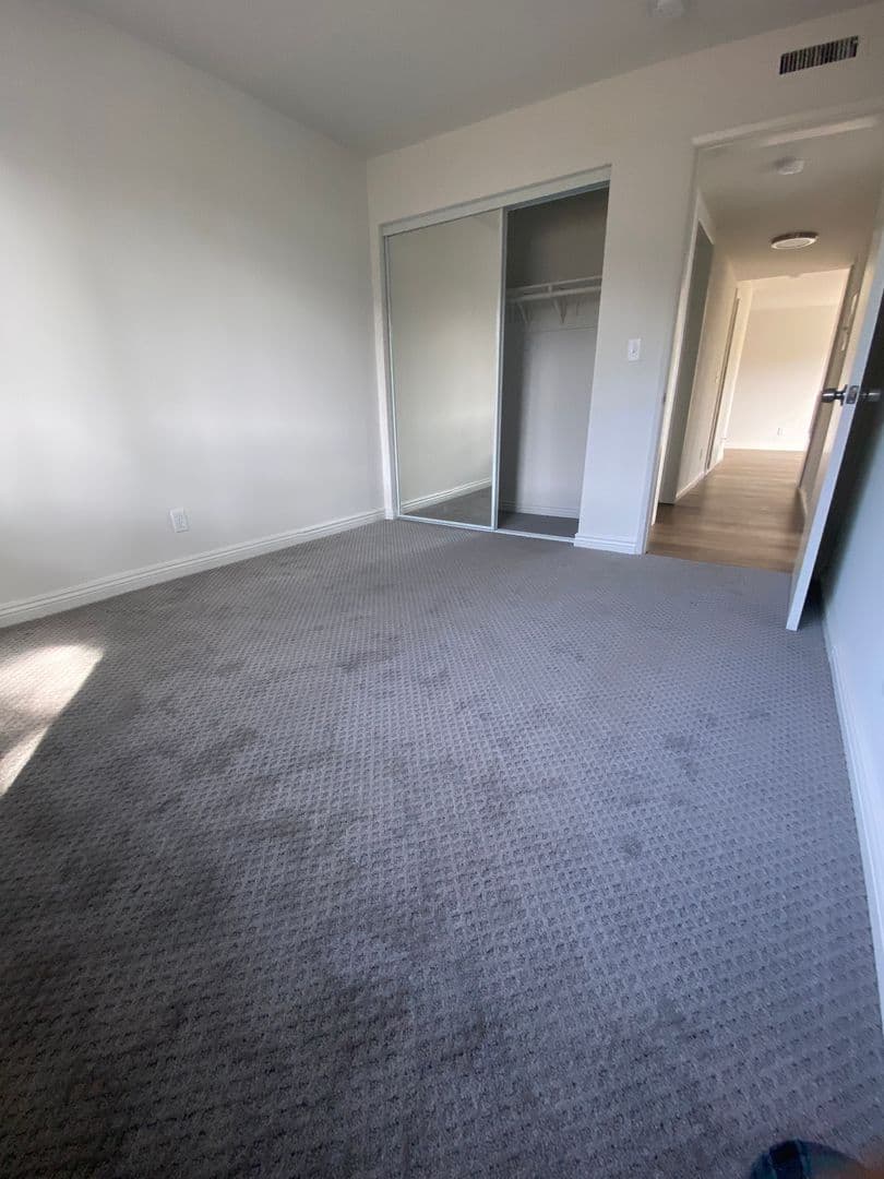 Los Angeles Apartment: 4225 Del Mar Ave