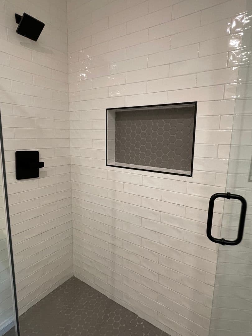 Venice Apartment: 707 - 707 1/2 6th Ave