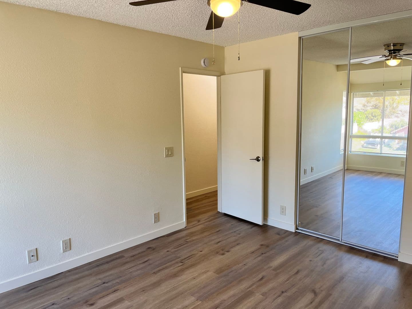 San Diego House: 2358 Adirondack Row #06