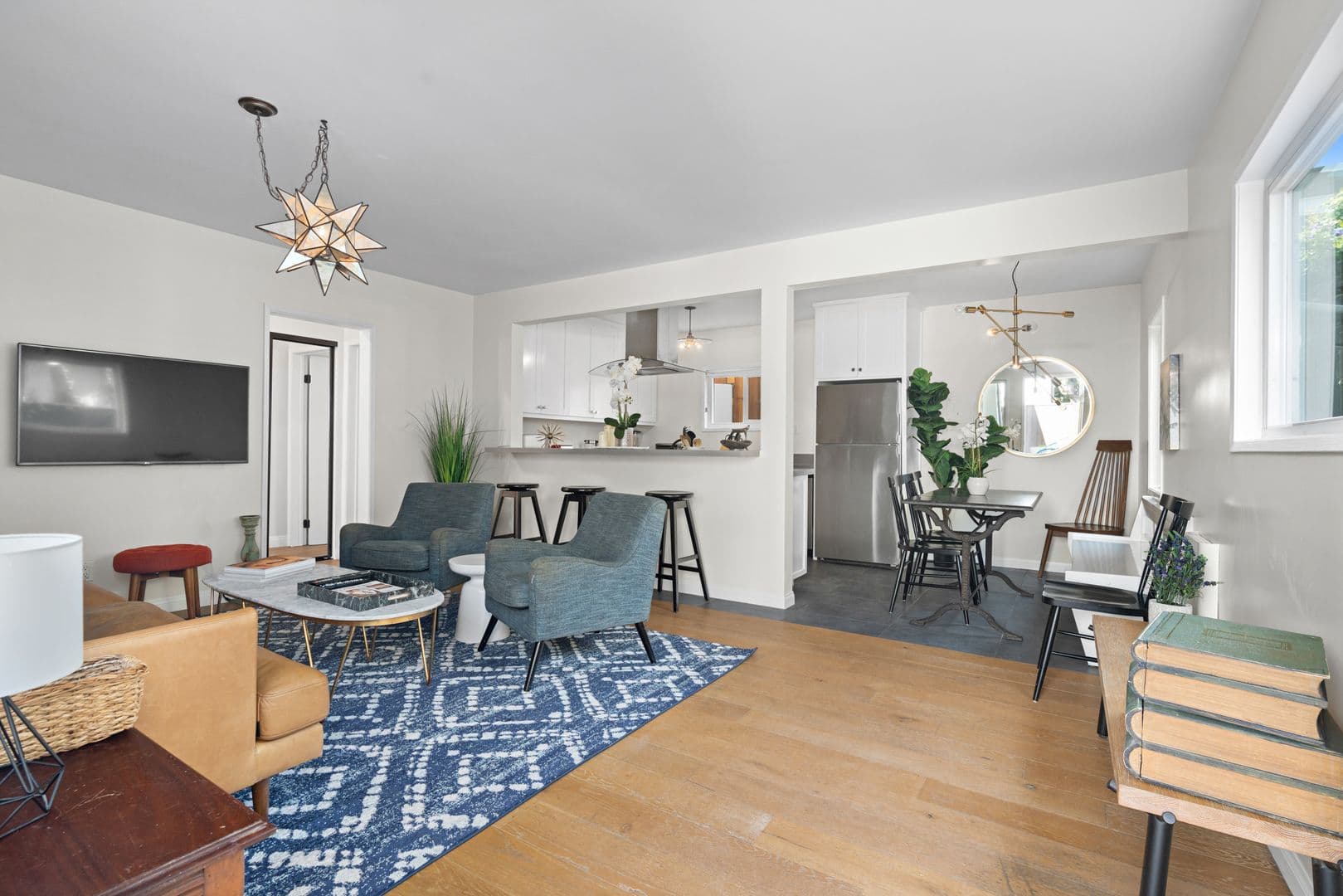 Venice Apartment: 707 - 707 1/2 6th Ave