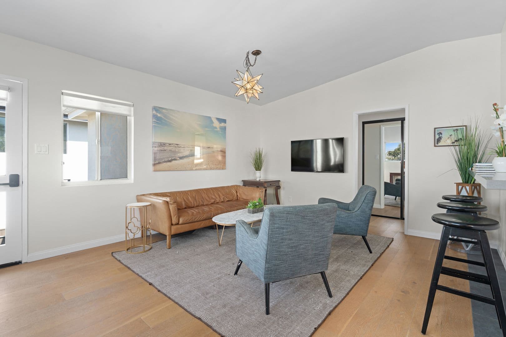 Venice Apartment: 707 - 707 1/2 6th Ave