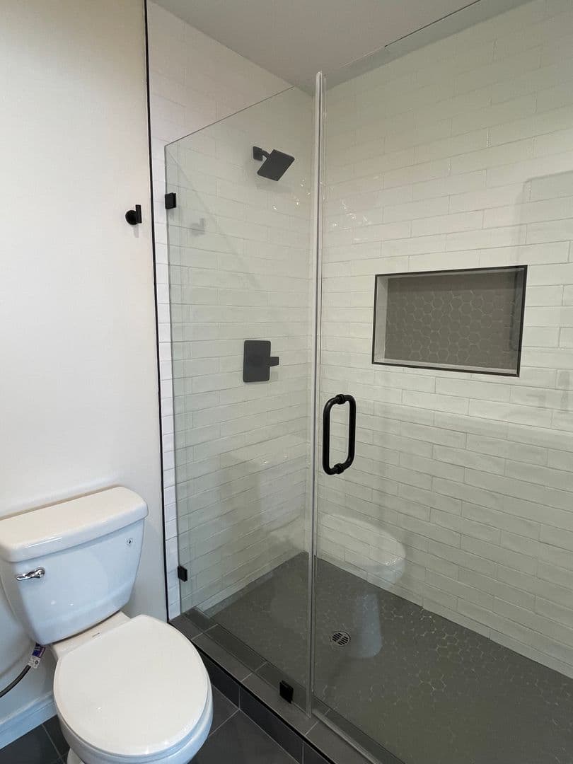 Venice Apartment: 707 - 707 1/2 6th Ave