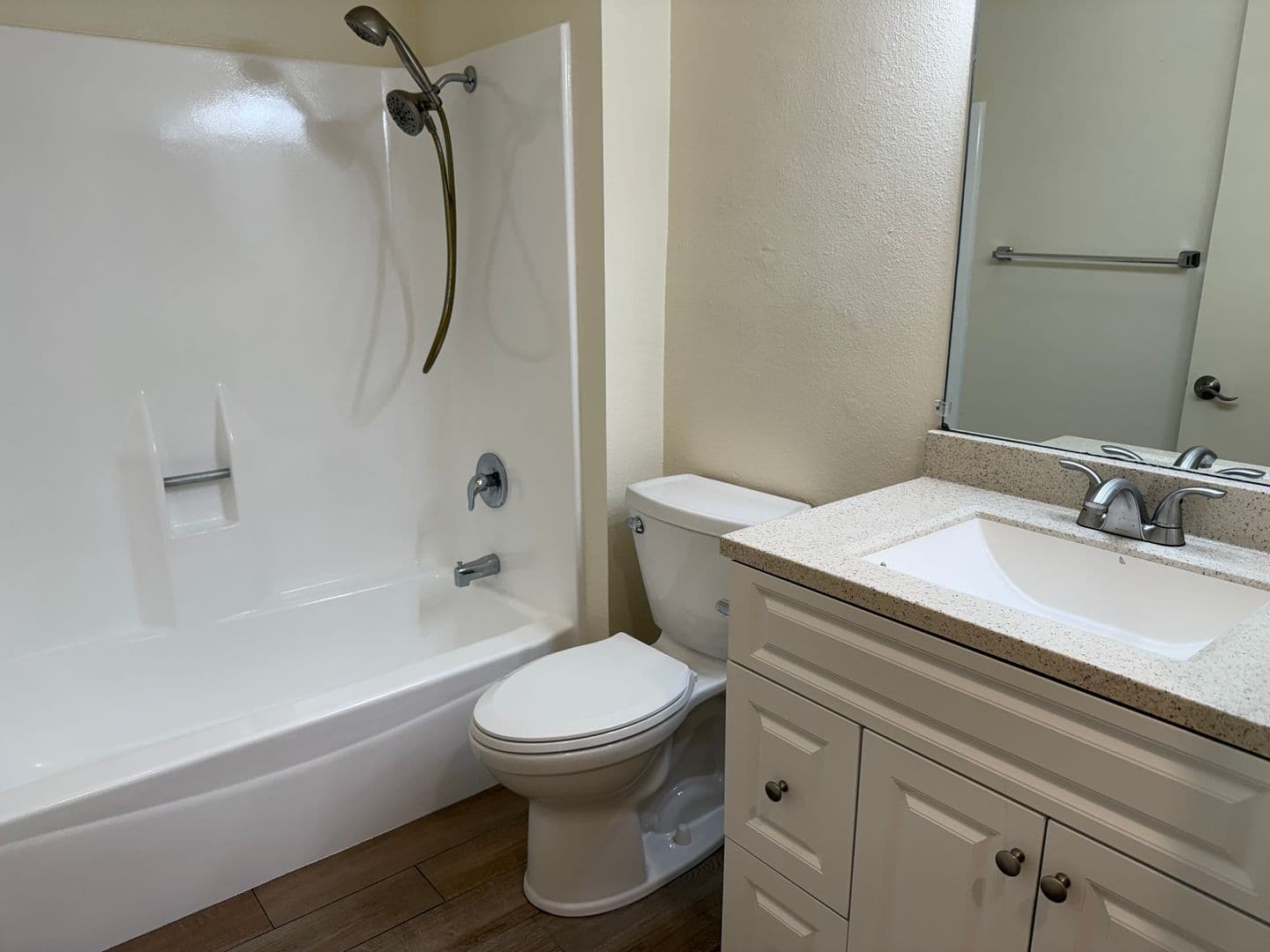 Vista Apartment: 1350 Calle Jules
