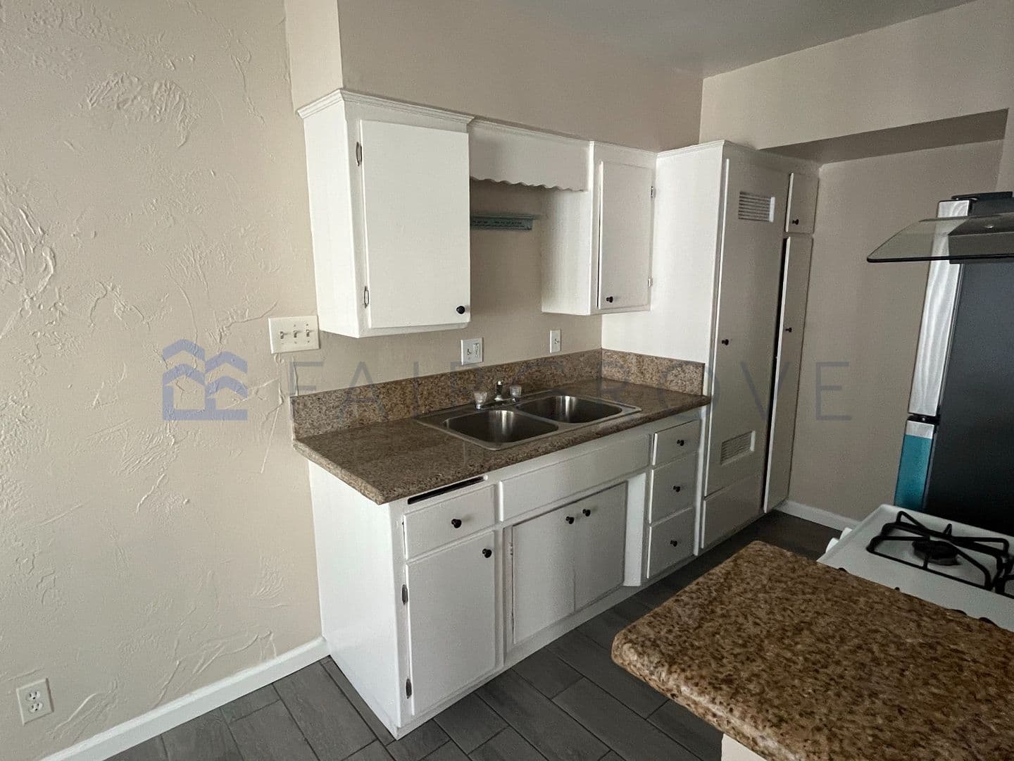 Huntington Beach Apartment: 218 Chicago Ave