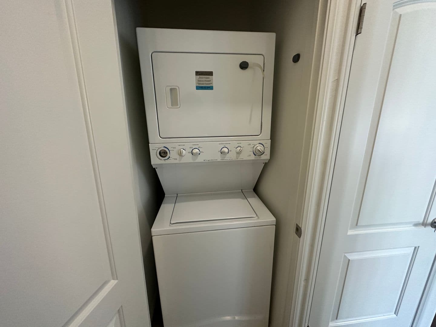 Los Angeles Apartment: 689 S Berendo St