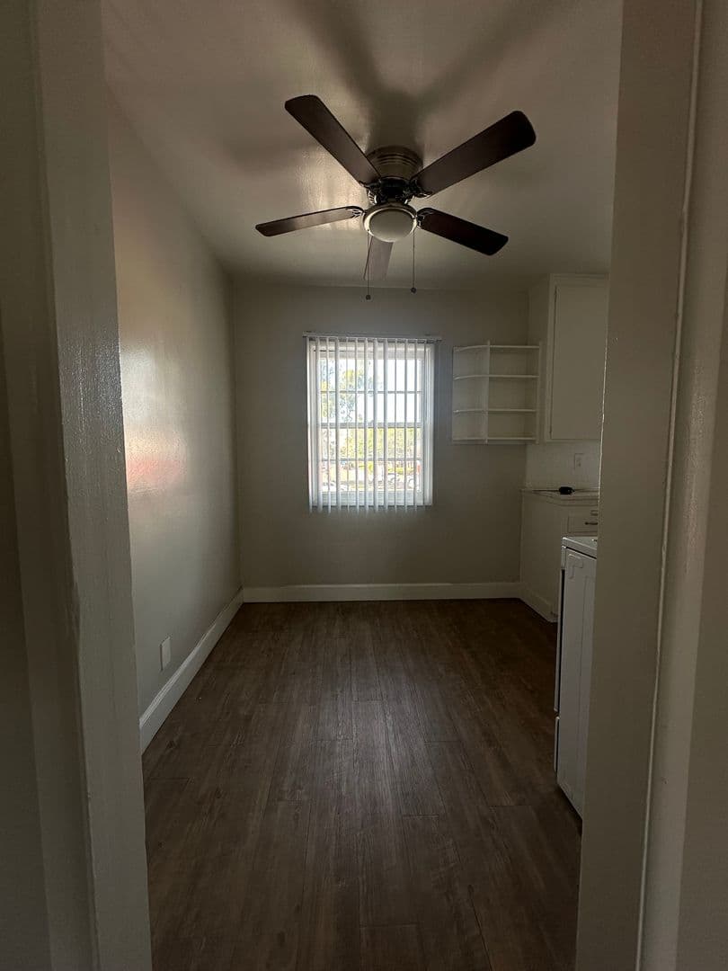Santa Ana Apartment: 116 S  Orange Ave