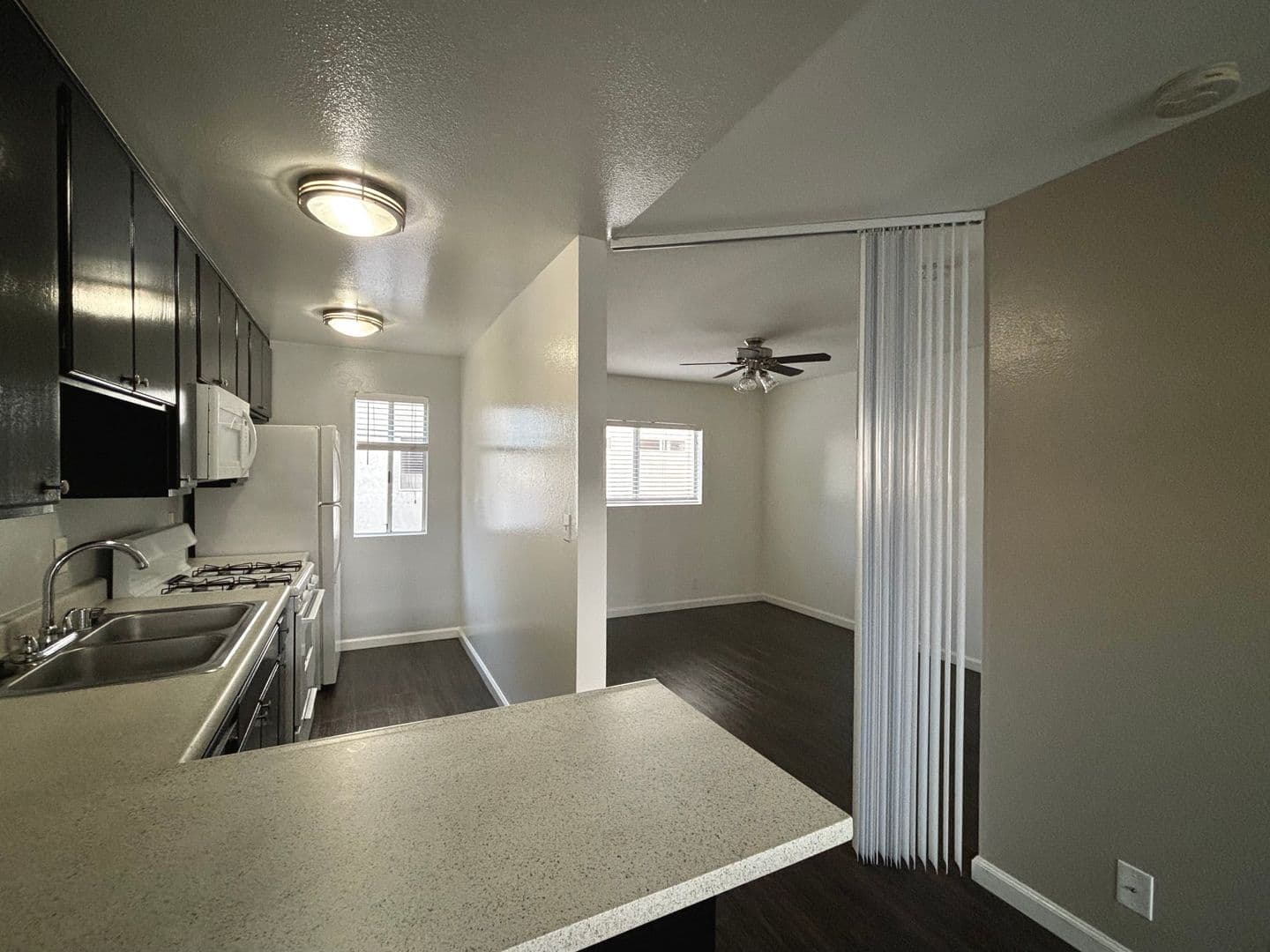 Long Beach Apartment: 3787 E 11th St