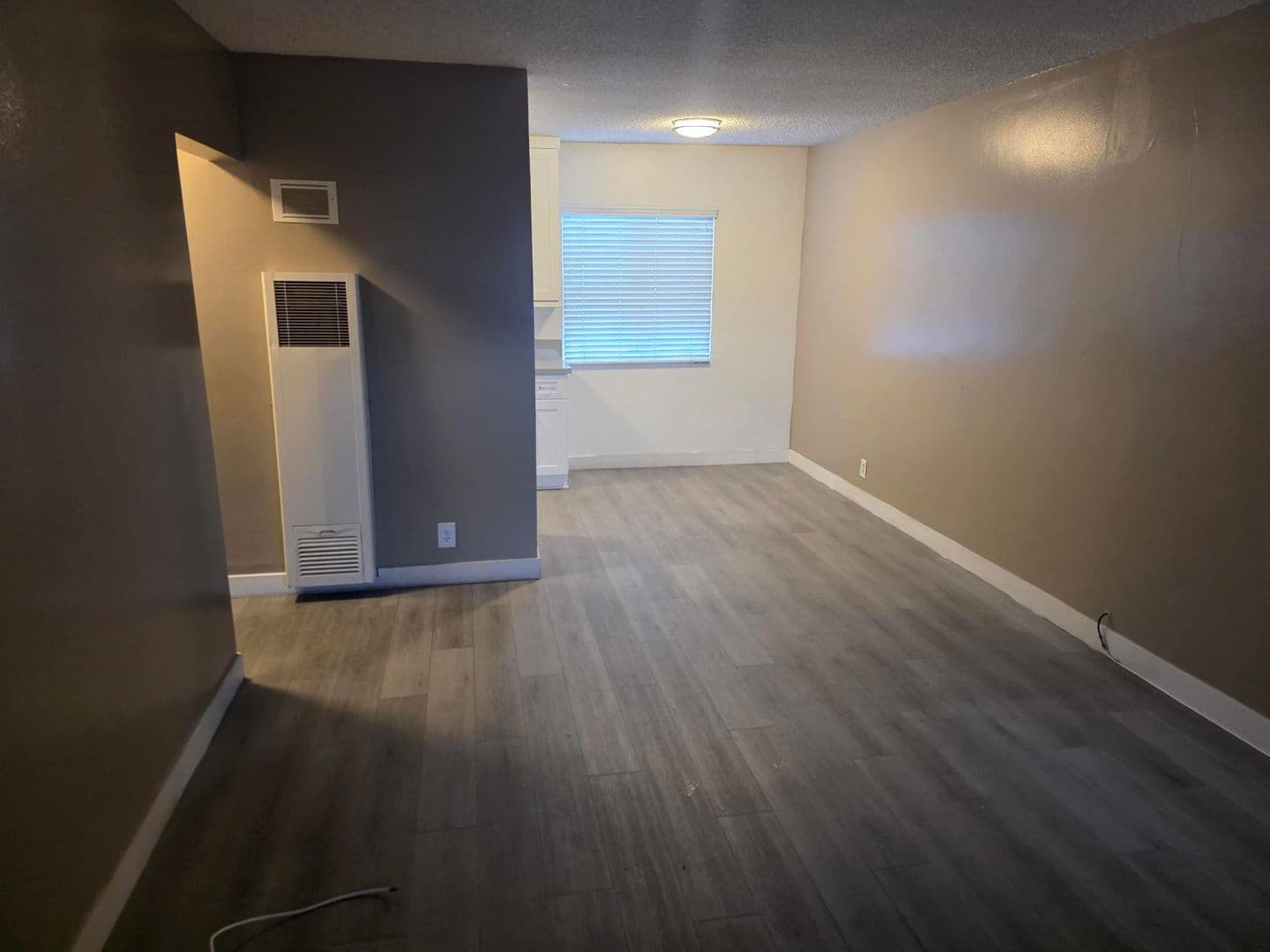 Long Beach Apartment: 2821 E 65th St
