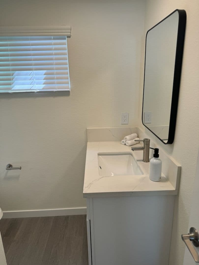 Fullerton Apartment: 1840 W Orangethorpe Ave
