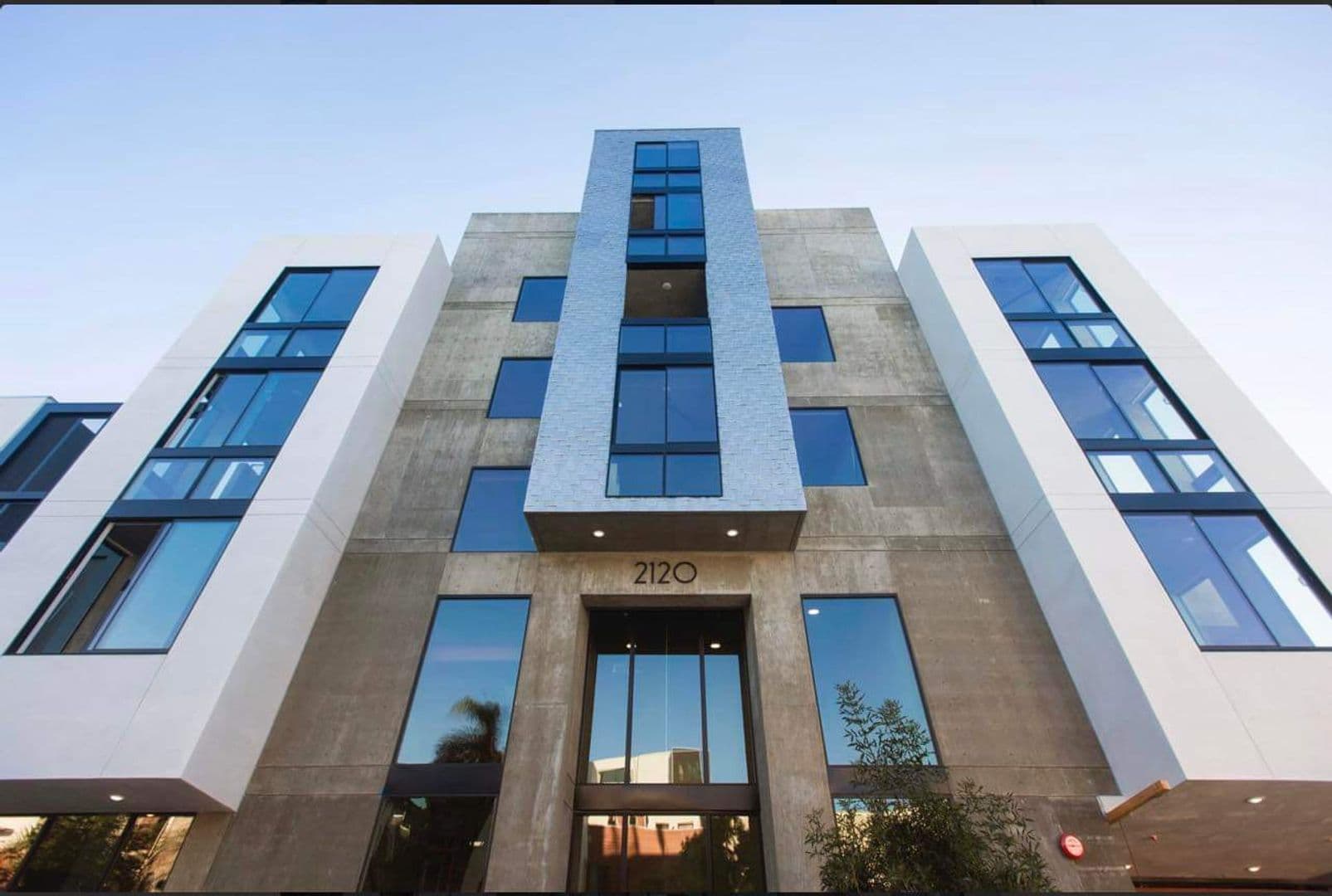 San Diego Apartment: 2120 Columbia St
