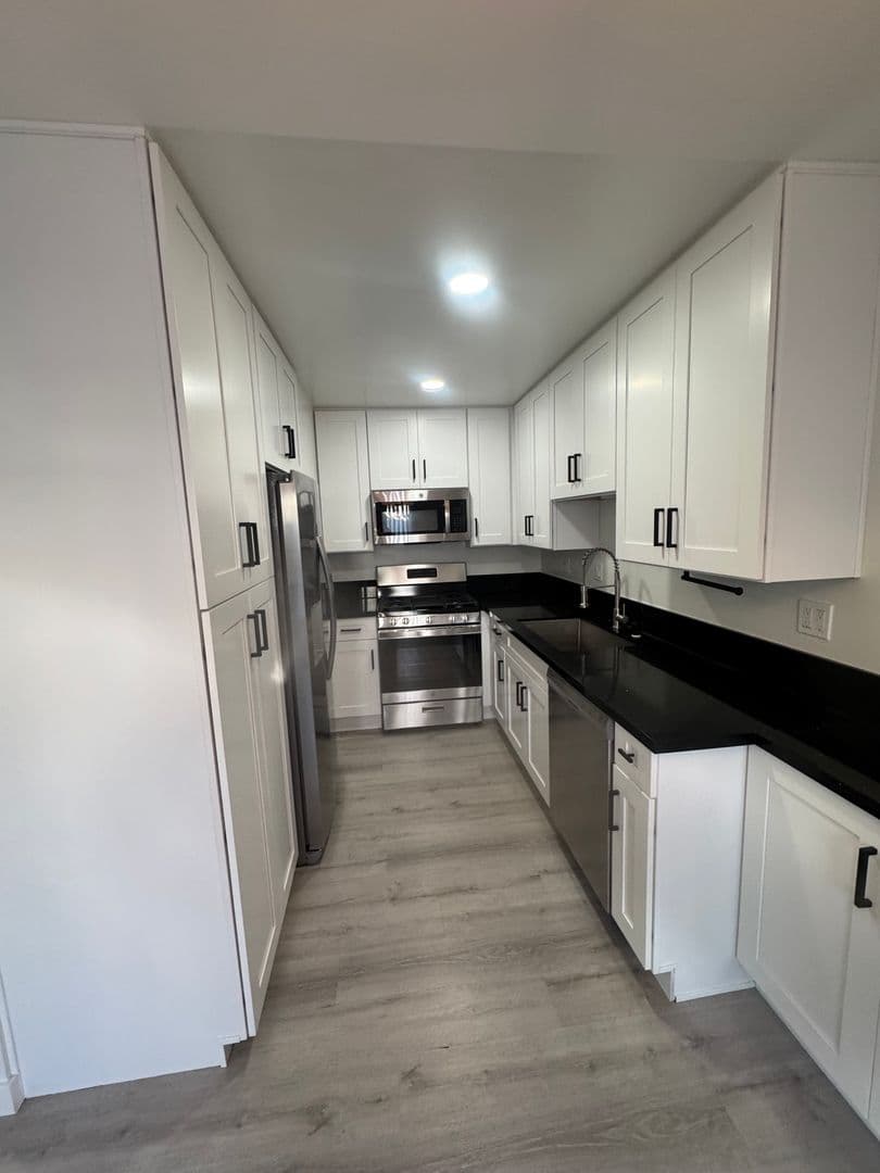 Huntington Beach Apartment: 7681 Ellis Ave
