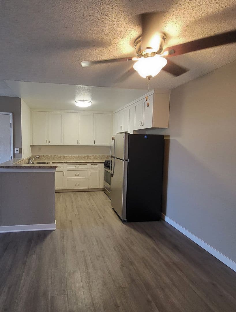 Chula Vista Apartment: 652 Moss St