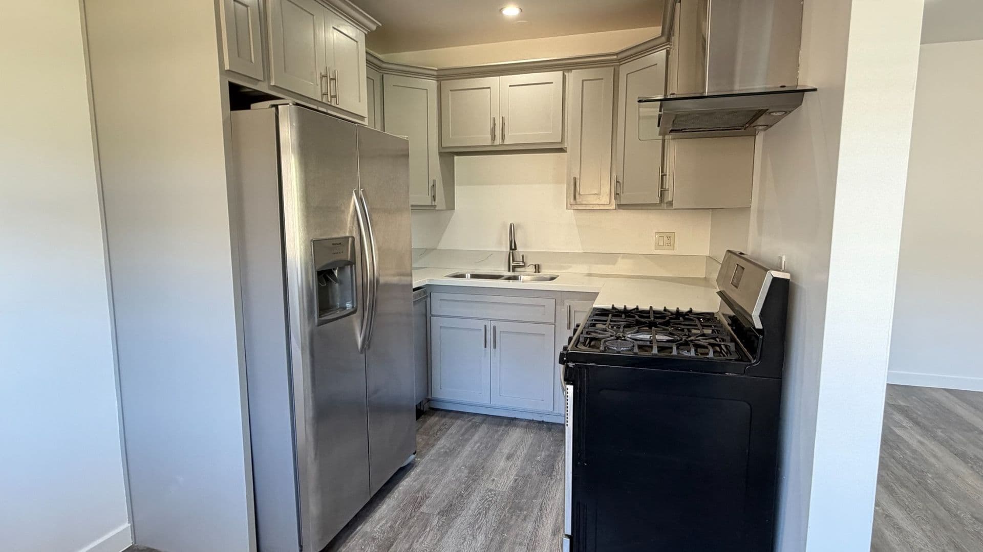 Gardena Apartment: 1481 W 179th St