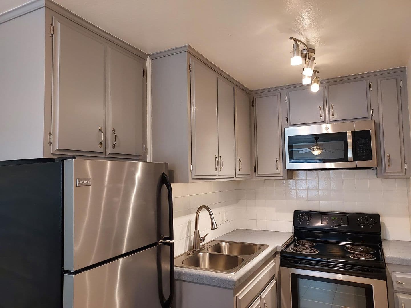 San Diego Apartment: 4433 Montalvo St