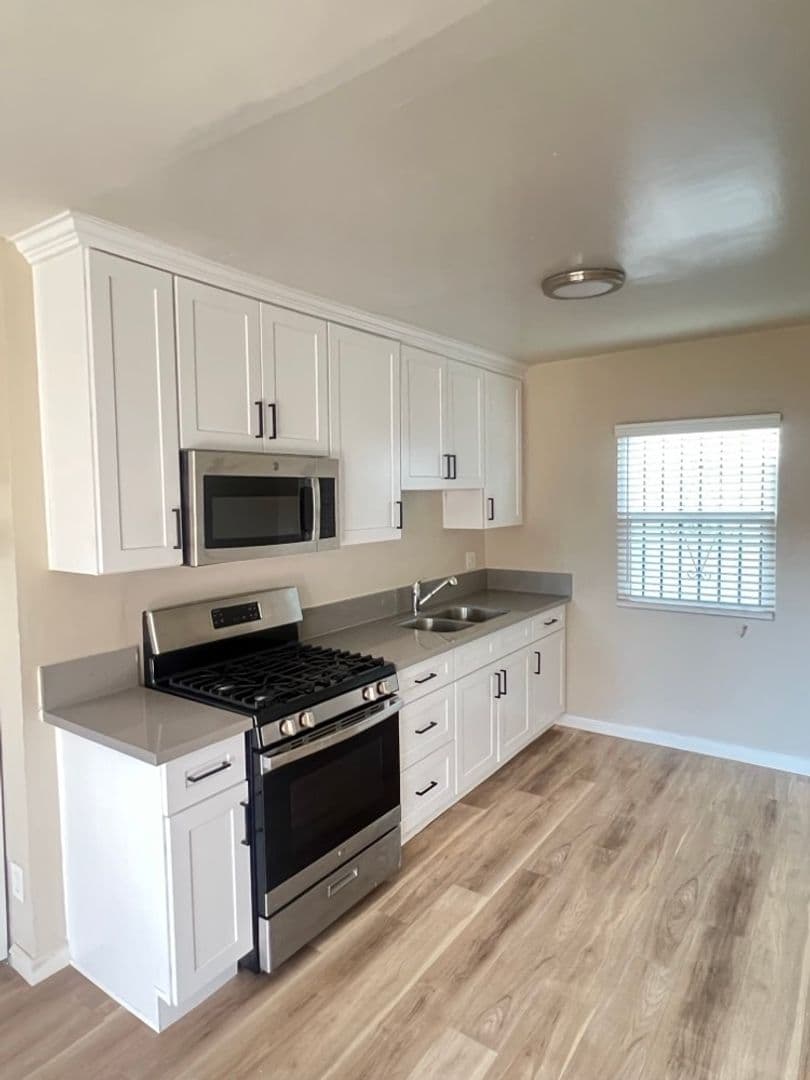 Los Angeles Apartment: 1236 N. Westmoreland