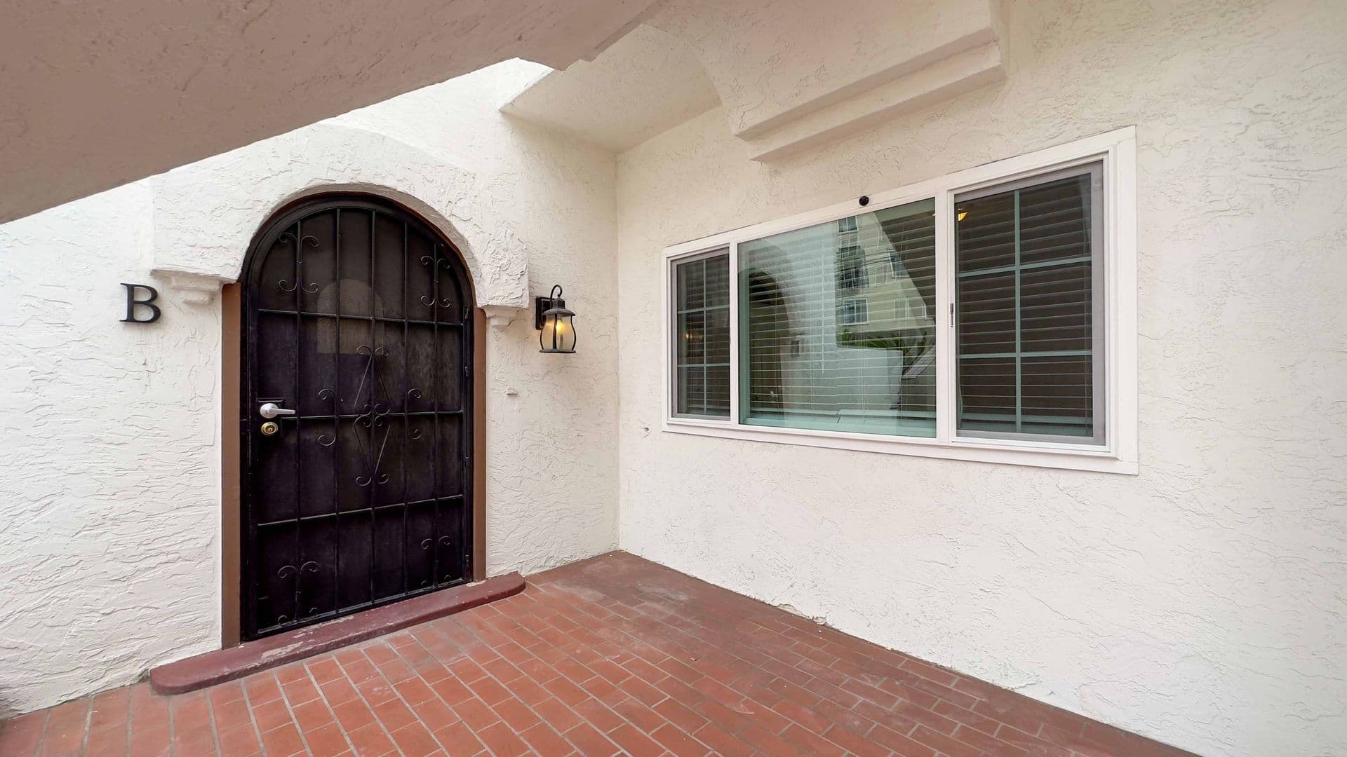 San Diego Apartment: 2446 Brant St.