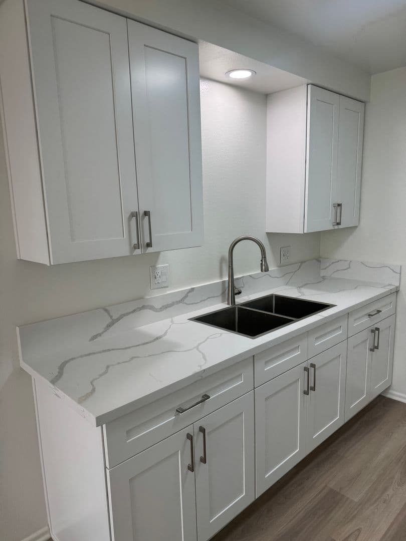 Orange Apartment: 231 W Palmyra Ave