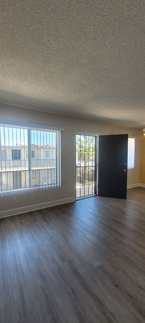 Anaheim Apartment: 119-135 S Fahrion Pl